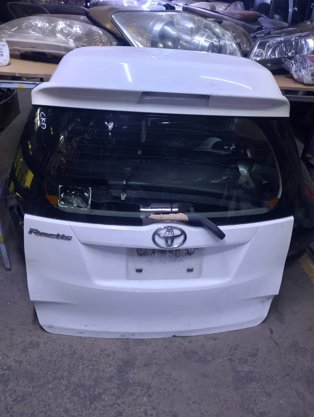 Toyota Ractis Ncp120 Tailgate
